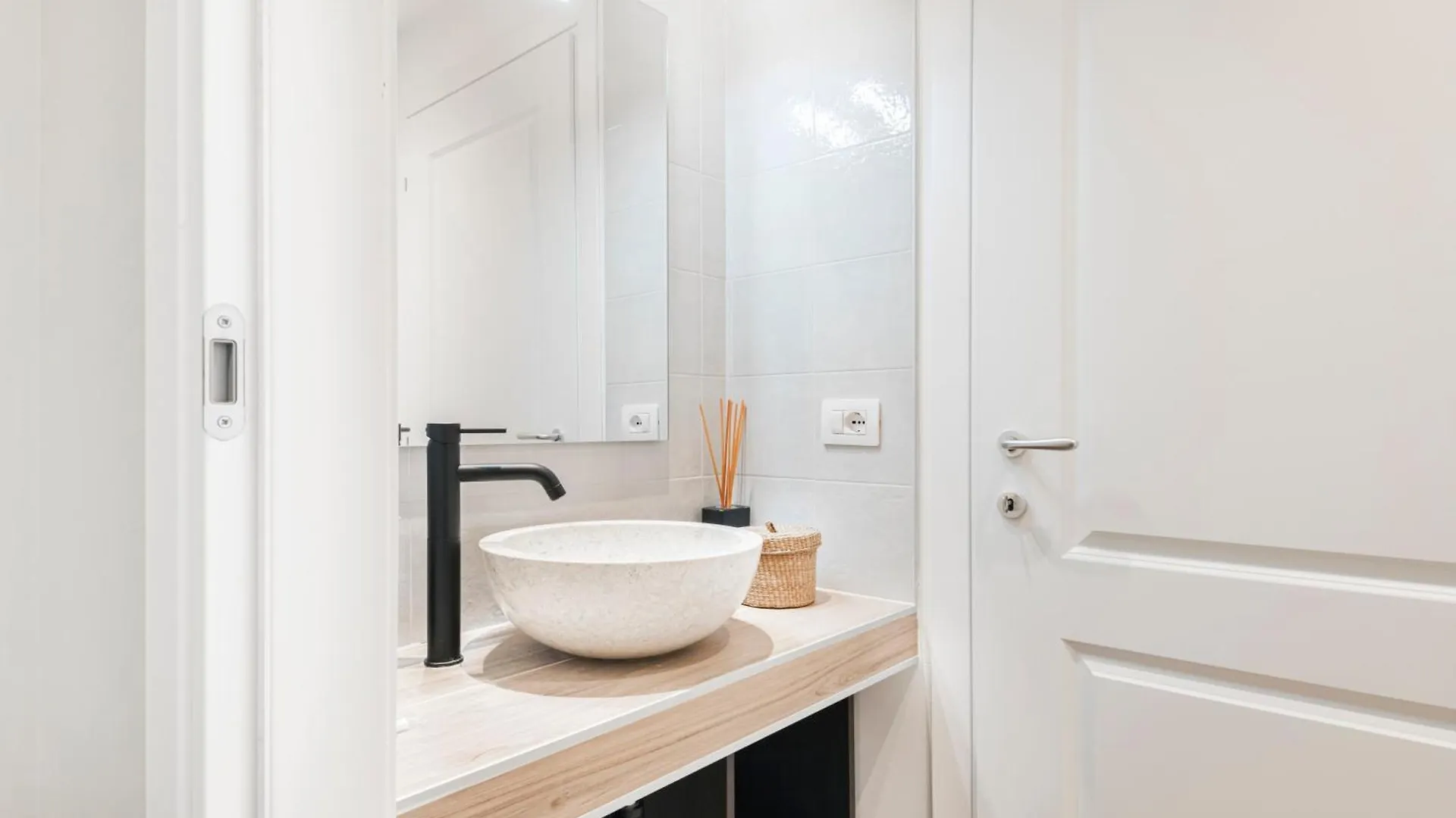 Easylife - Luminosa E Comoda Residenza Con Balcone Μιλάνο 0*,  Ιταλία